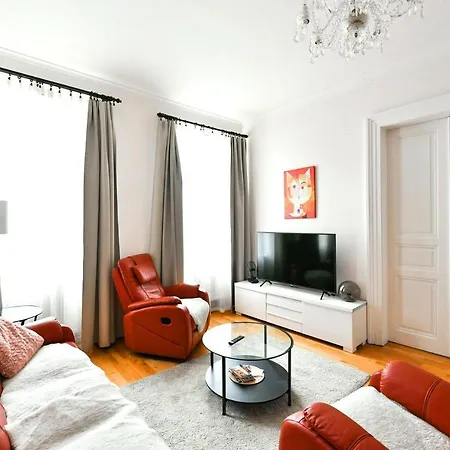Stylish In The Heart Of The Old Town Apartment